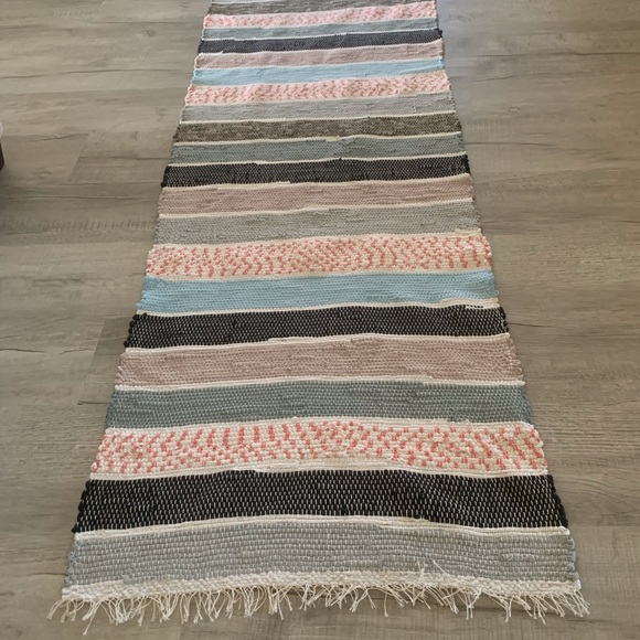 Runner. NWOT - Picture 3 of 10